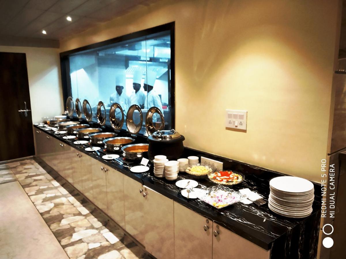 ורנאסי Hotel Shivoy Grand מראה חיצוני תמונה