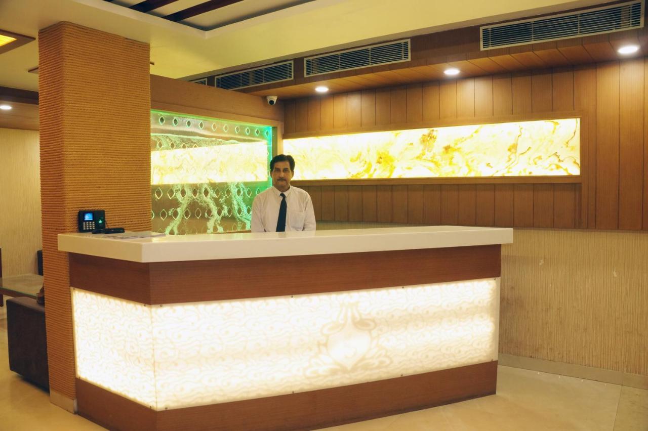 ורנאסי Hotel Shivoy Grand מראה חיצוני תמונה
