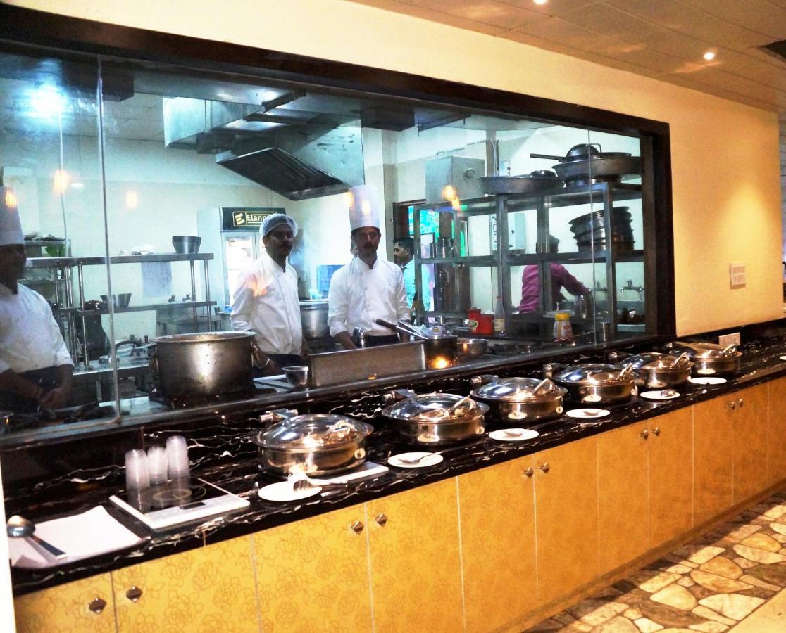 ורנאסי Hotel Shivoy Grand מראה חיצוני תמונה