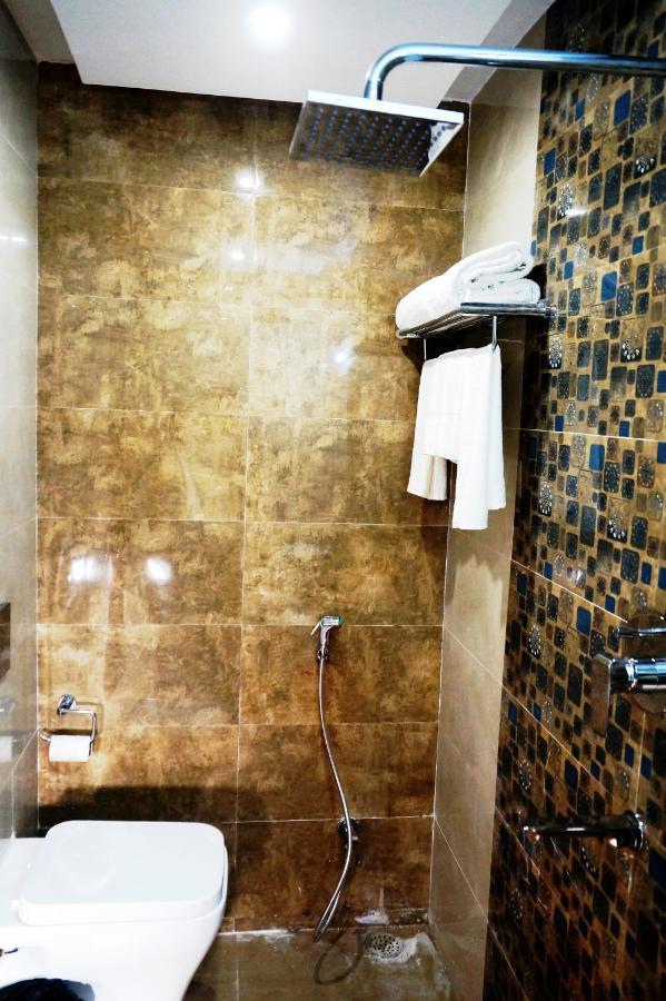 ורנאסי Hotel Shivoy Grand מראה חיצוני תמונה