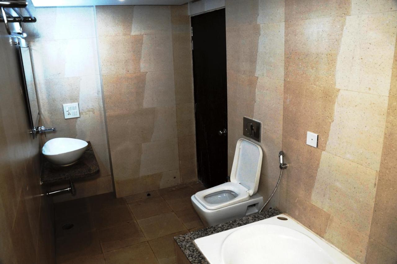 ורנאסי Hotel Shivoy Grand מראה חיצוני תמונה