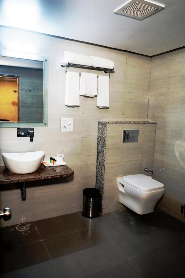 ורנאסי Hotel Shivoy Grand מראה חיצוני תמונה