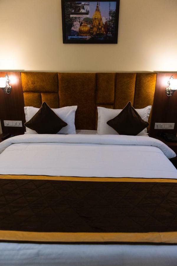 ורנאסי Hotel Shivoy Grand מראה חיצוני תמונה