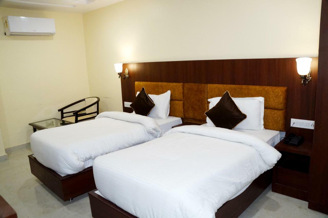 ורנאסי Hotel Shivoy Grand מראה חיצוני תמונה