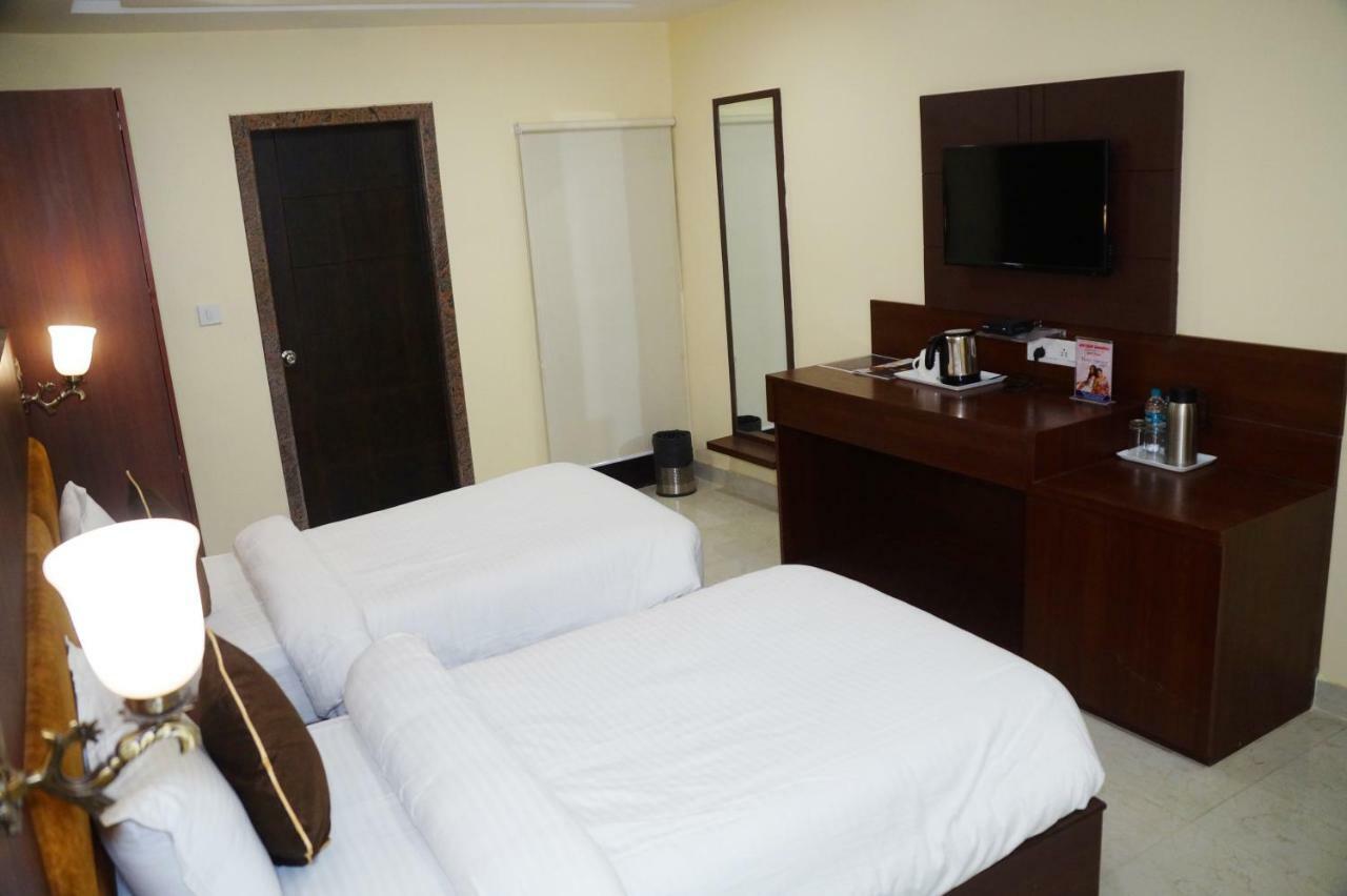 ורנאסי Hotel Shivoy Grand מראה חיצוני תמונה