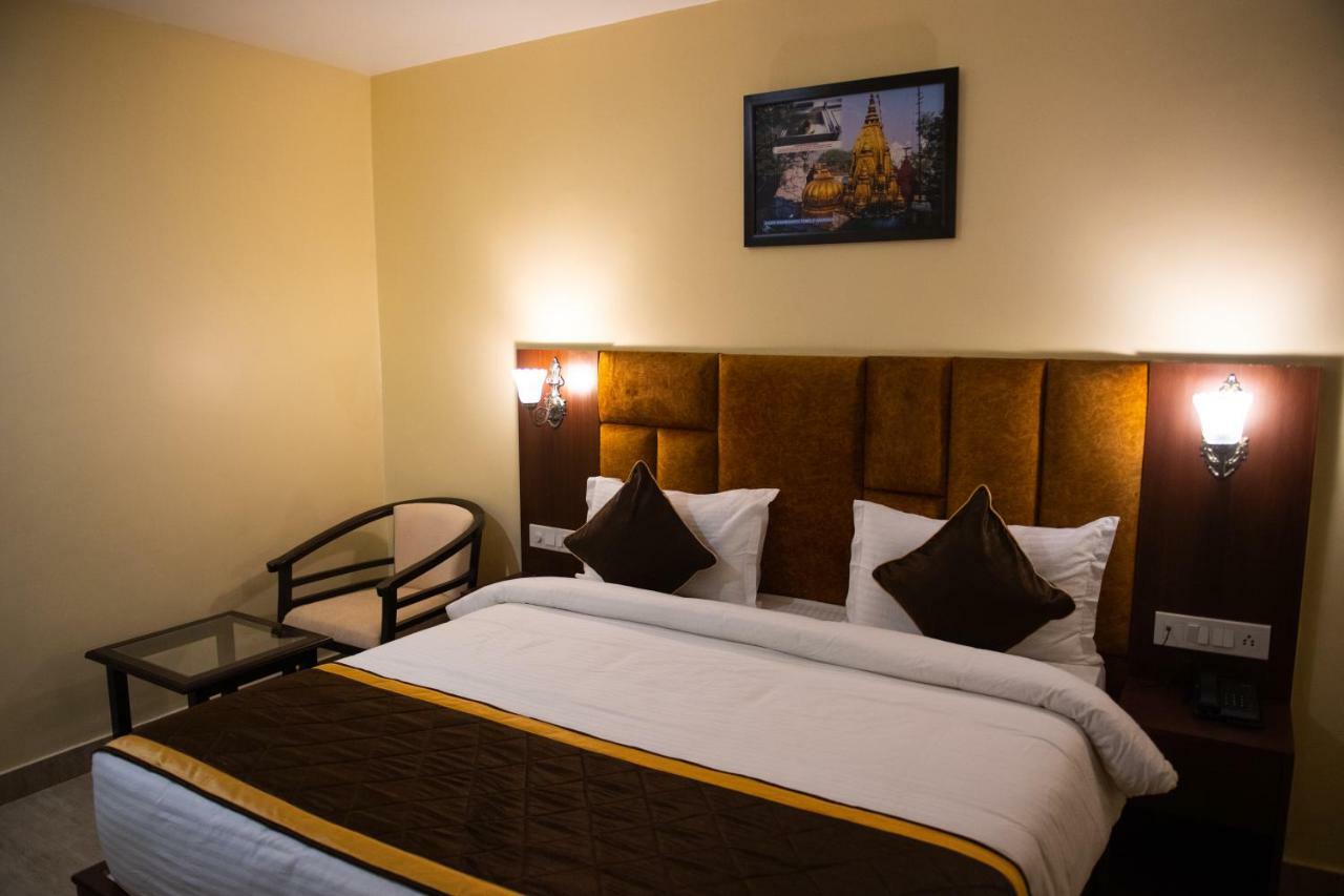 ורנאסי Hotel Shivoy Grand מראה חיצוני תמונה