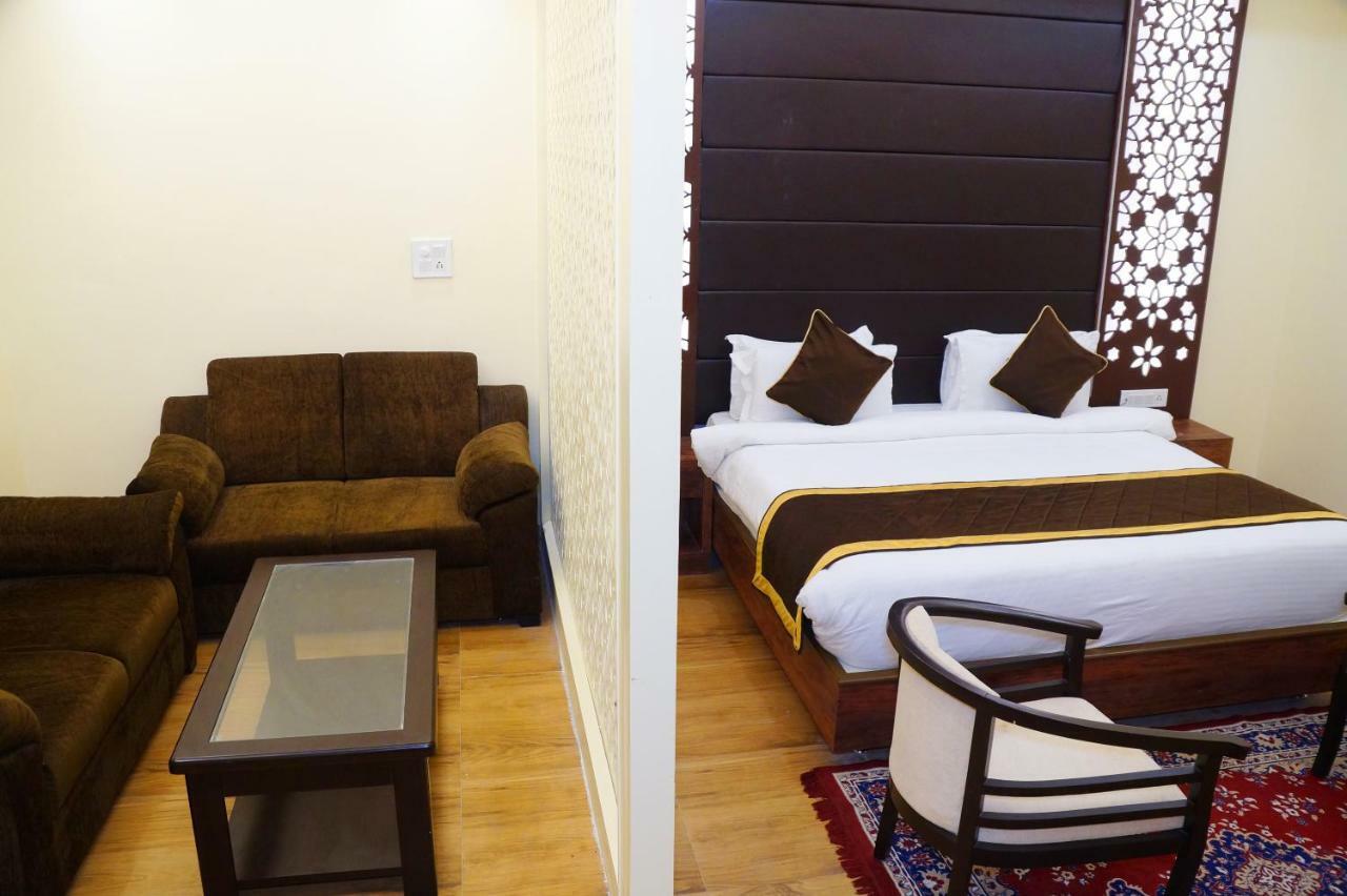 ורנאסי Hotel Shivoy Grand מראה חיצוני תמונה